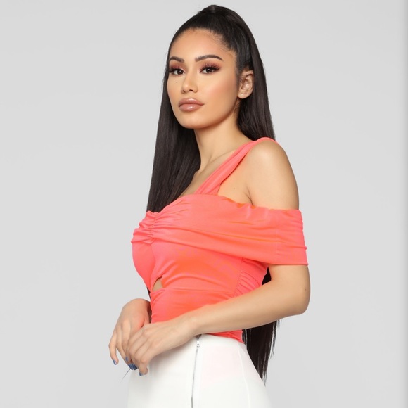 FashionNova// sexy bodysuit size small - Picture 9 of 10